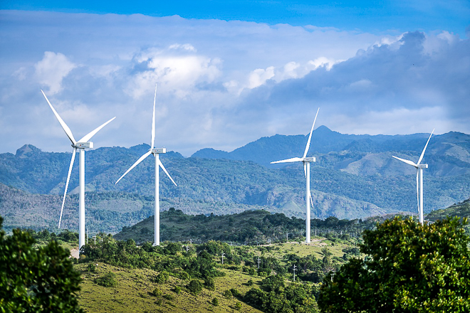 Dự án điện gió trên bờ đầu tiên tại tỉnh Sóc Trăng được triển khai thi công và khi đi vào vận hành, hàng năm sẽ cung cấp trung bình 221.596MWh năng lượng sạch (điện gió) cho lưới điện quốc gia. Ảnh báo Sóc Trăng