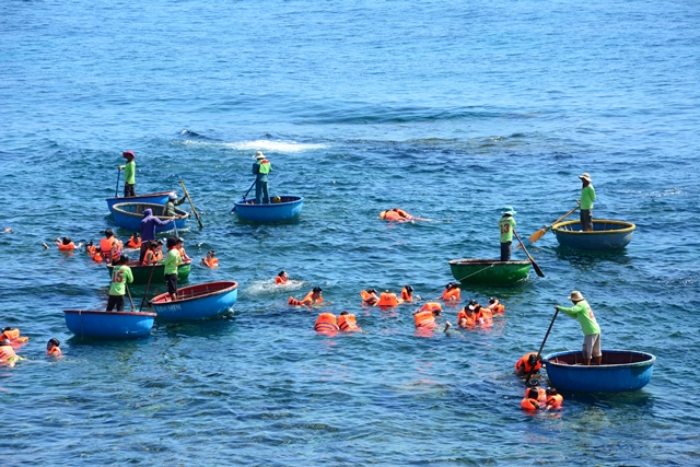 Lý Sơn có khoảng 7.000 – 8.000 lượt khách đăng ký lưu trú trong 04 ngày nghỉ lễ