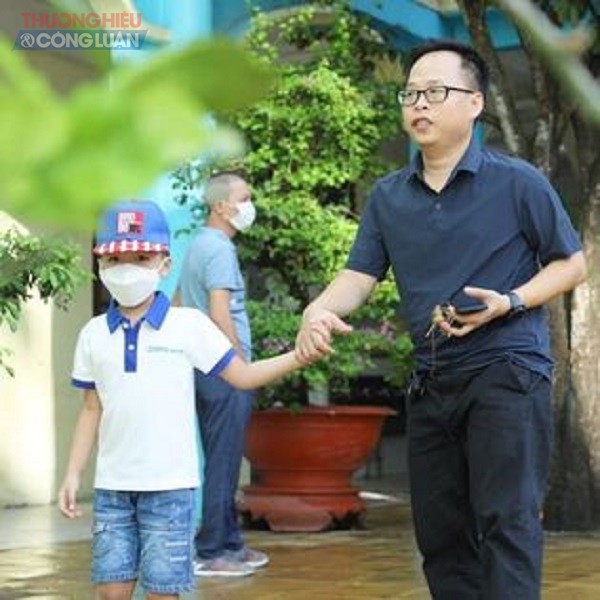 Các em học sinh lớp 1 còn bỡ ngỡ