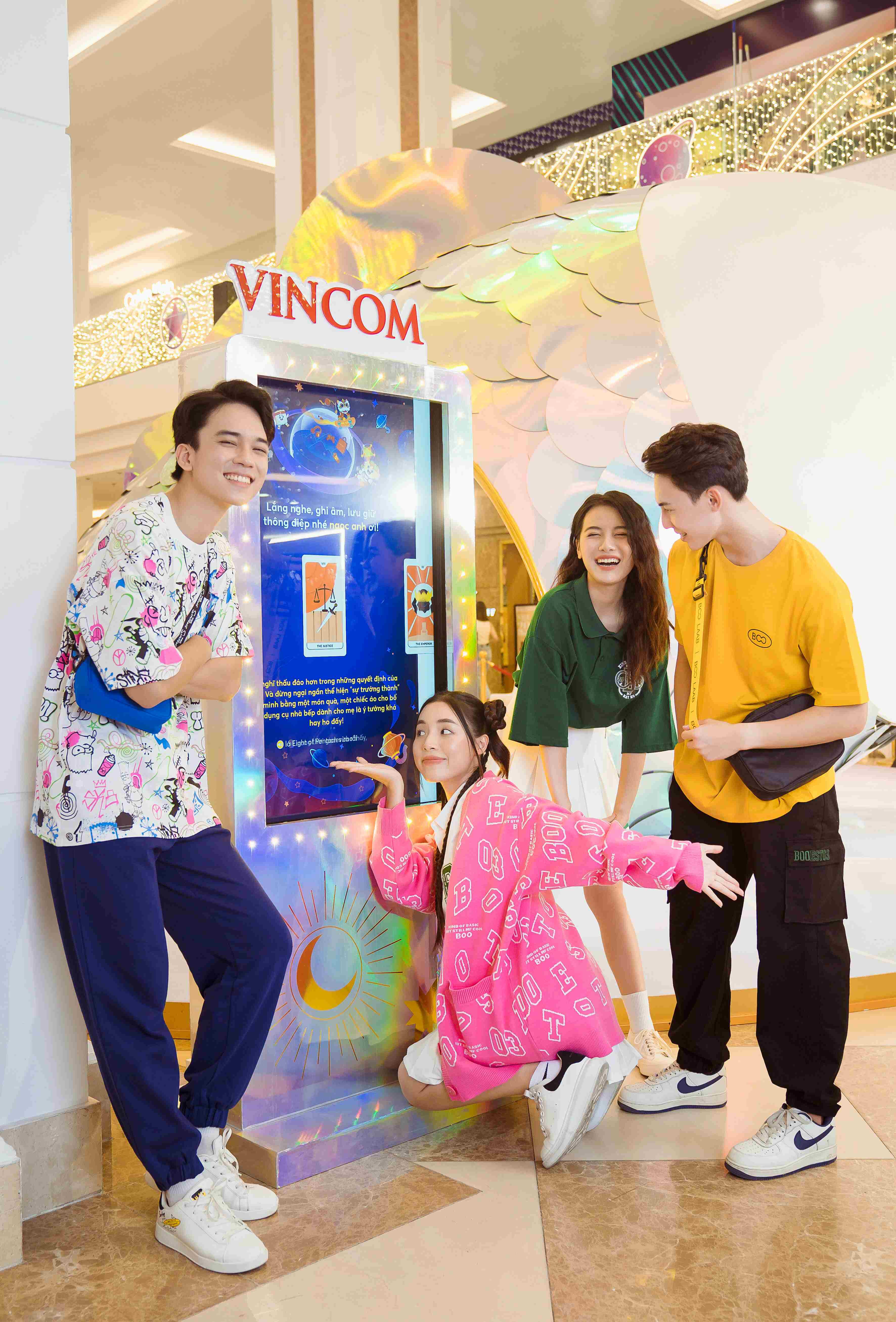 Góc tâm linh” phiên bản 4.0 - nơi các GenZ háo hức chọn tụ bài để được “vũ trụ” giải mã những ẩn số trong cuộc sống Góc tâm linh” phiên bản 4.0 - nơi các GenZ háo hức chọn tụ bài để được “vũ trụ” giải mã những ẩn số trong cuộc sống