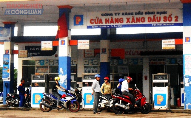 Xăng dầu là một trong những lĩnh vực có doanh thu tăng trưởng khá ở Bình Định. Trong ảnh: Một cửa hàng xăng dầu ở TP Quy Nhơn.
