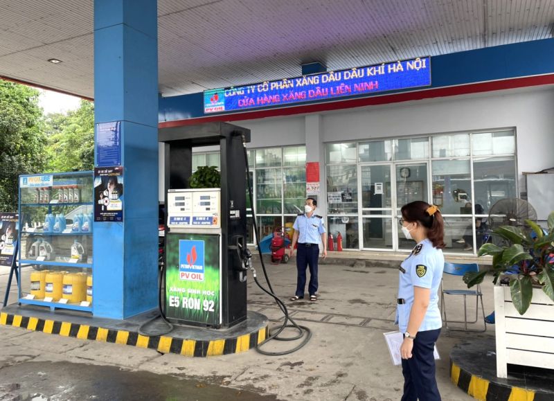Lực lượng Quản lý thị trường Hà Nội tăng cường giám sát việc kinh doanh xăng dầu trên địa bàn