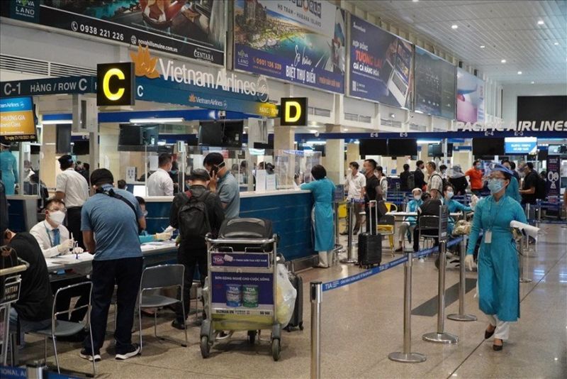 sân bay Tân Sơn Nhất dự kiến đón gần 71 nghìn khách, cao hơn ngày hôm qua hơn 2 nghìn khách