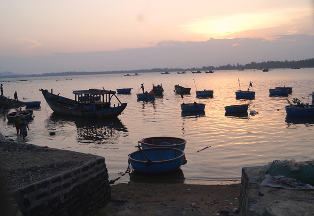 Ho&agrave;ng h&ocirc;n l&agrave;ng ch&agrave;i