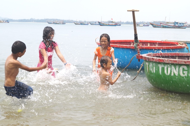 Tuổi thơ v&ugrave;ng biển