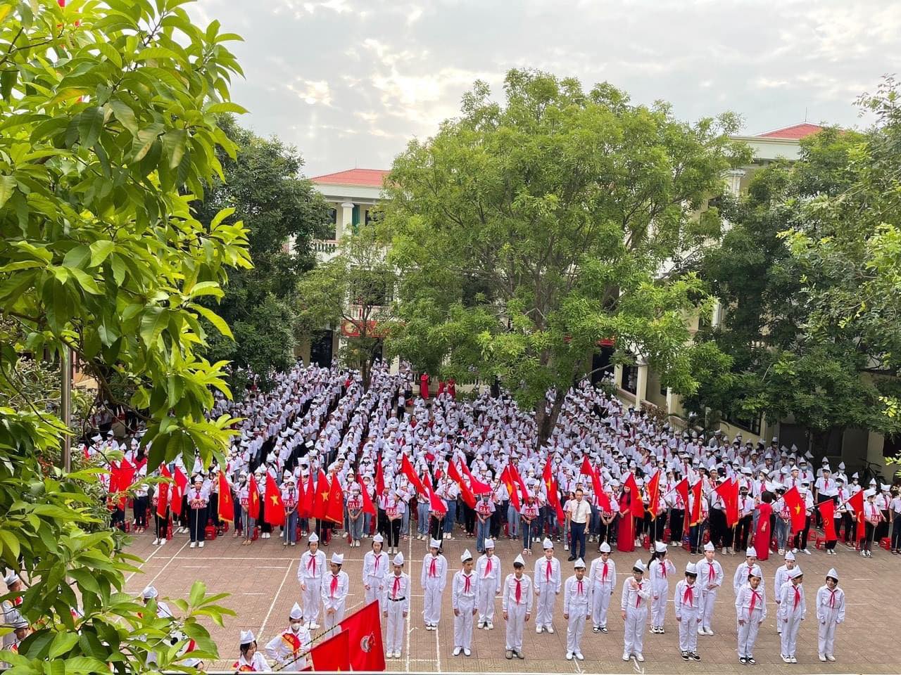 Không khí vui tươi, ý nghĩa trong ngày khai giảng năm học mới tại trường THCS Lê Lợi, TP. Thanh Hoá