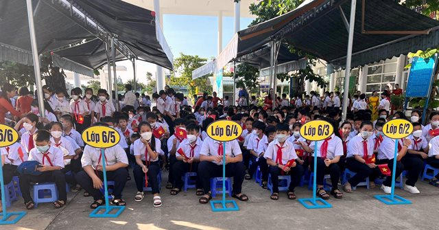 Năm nay, trường THCS Đàm Quang Trung đón nhận 100 học sinh khối lớp 06 vào trường