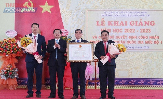 Trên 332.000 học sinh Bình Định hân hoan bước vào năm học mới