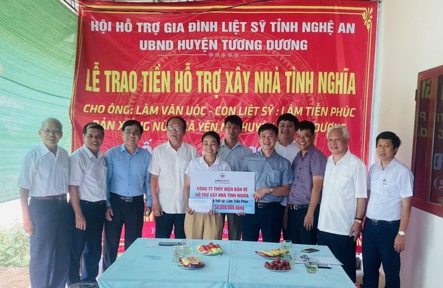 EVNGENCO1 trao tiền hỗ trợ xây dựng nhà tình nghĩa tại huyện Tương Dương (tỉnh Nghệ An)