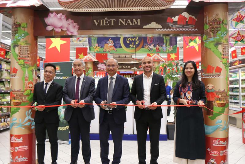 Đại sứ Việt Nam tại Pháp Ông Đinh Toàn Thắng khai mạc sự kiện Gạo thương hiệu “Cơm ViệtNam Rice” của Lộc Trời chính thức lên kệ tại siêu thị Carrefour vào ngày 06/09/2022