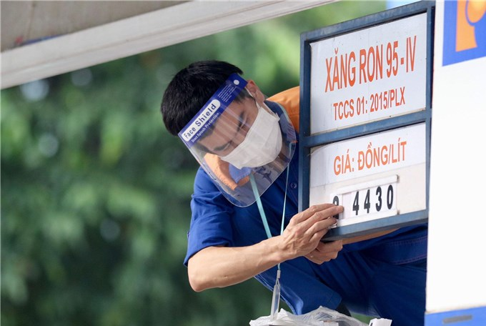 Giá dầu lao dốc, giá xăng có cơ hội giảm về 21.000 đồng/lít