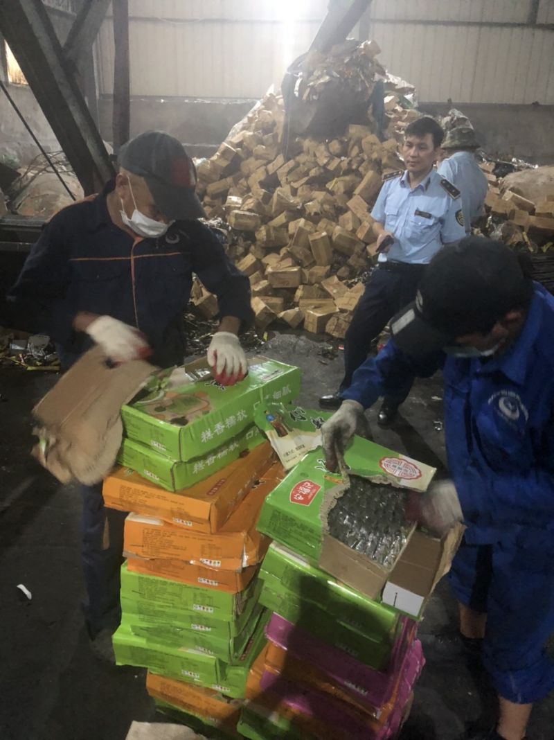 Hưng Yên tiêu hủy gần 18.000 chiếc bánh trung thu không rõ nguồn gốc