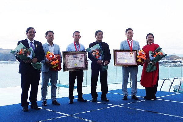 Tổ chức Kỷ lục Việt Nam (VietKings) trao bằng xác lập 2 kỷ lục Việt Nam cho khách sạn The Empyrean Nha Trang thuộc tổ hợp Panorama