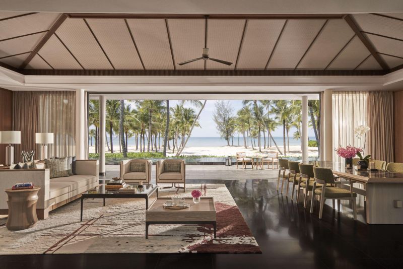 Mọi không gian tại Regent Phu Quoc đều được thiết kế nhằm tận dụng nguồn ánh sáng tự nhiên, biến mỗi căn phòng suite và biệt thự thành chốn riêng thư giãn với tầm nhìn bao quát toàn cảnh đại dương hay vườn nhiệt đới xanh mát.
