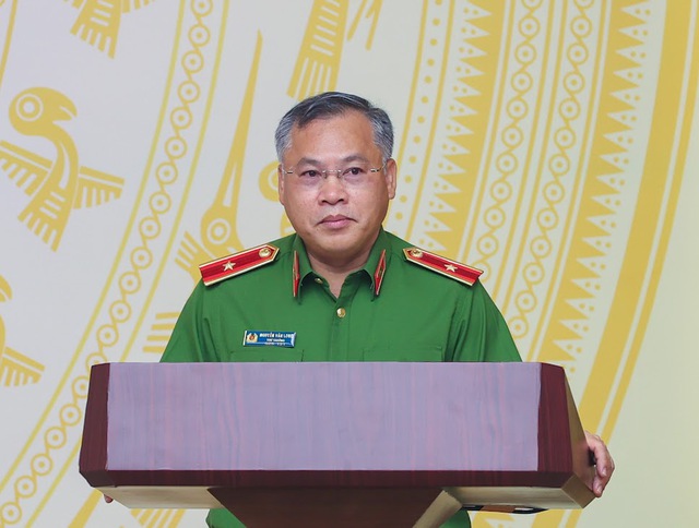 Thiếu tướng Nguyễn Văn Long, Thứ trưởng Bộ Công an báo cáo đánh giá công tác phòng cháy, chữa cháy. Ảnh VGP/Nhật Bắc