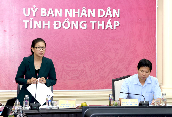 Bà Nguyễn Thị Kim Tuyến – Trưởng đoàn giám sát nêu một số yêu cầu buổi làm việc