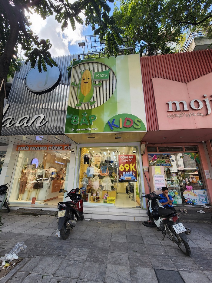 Bắp Kids bán hàng không nhãn phụ tiếng Việt, mập mờ về nguồn gốc