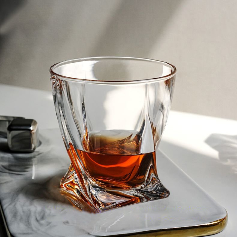 Tư vấn tiêu dùng: Whisky và cốc uống Whisky