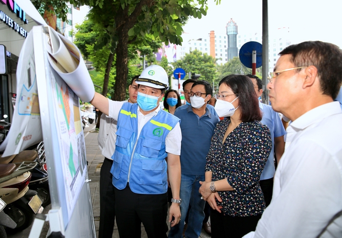 Các đơn vị báo cáo tình hình công tác giải phóng mặt bằng đoạn đi ngầm của dự án tuyến đường sắt đô thị Nhổn - Ga Hà Nội.
