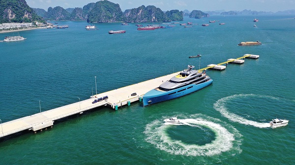Cảng tàu khách quốc tế Hạ Long là nơi neo đậu của các siêu du thuyền