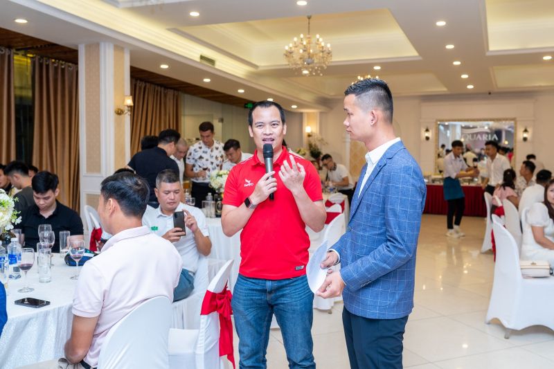 Nhà báo Minh Hải chia sẻ cảm xúc về sự xuất hiện của một công ty chuyên nghiệp trong lĩnh vực xây dựng, quản lý hình ảnh cầu thủ.