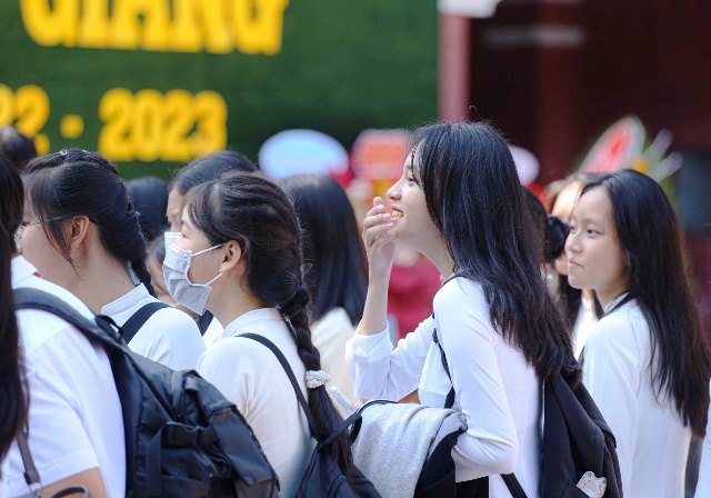 Viết tiếp Thừa Thiên Huế xử lý nghiêm thu tiền học sinh trái tuyến- “Đừng biến Giáo viên chủ nhiệm thành chủ… nợ”