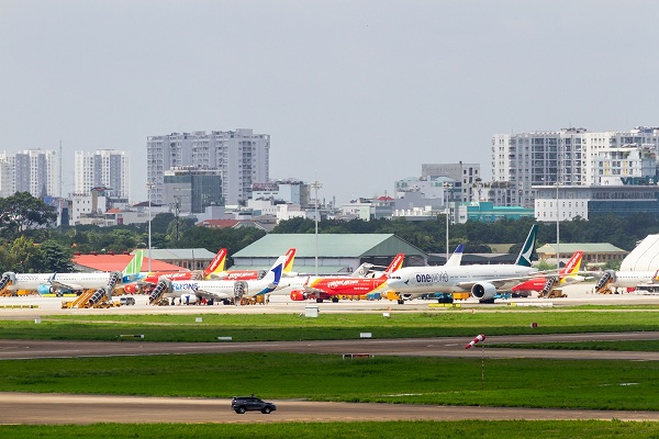 Việt Nam đang trên lộ trình tháo gỡ những nút thắt của hạ tầng hàng không. Ảnh Shutterstock