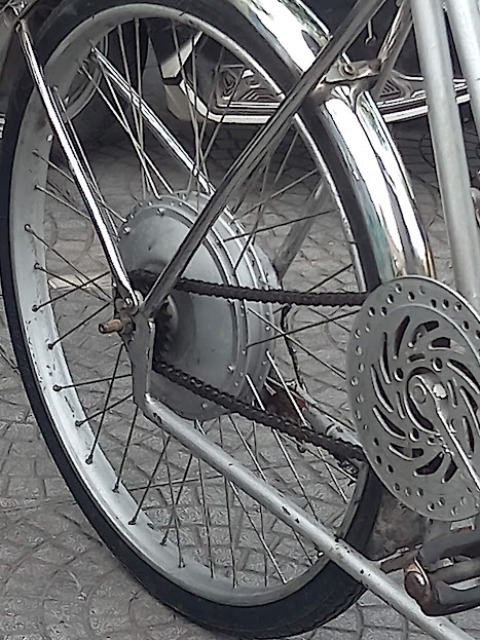 Xe xích lô đạp gắn động cơ máy điện
