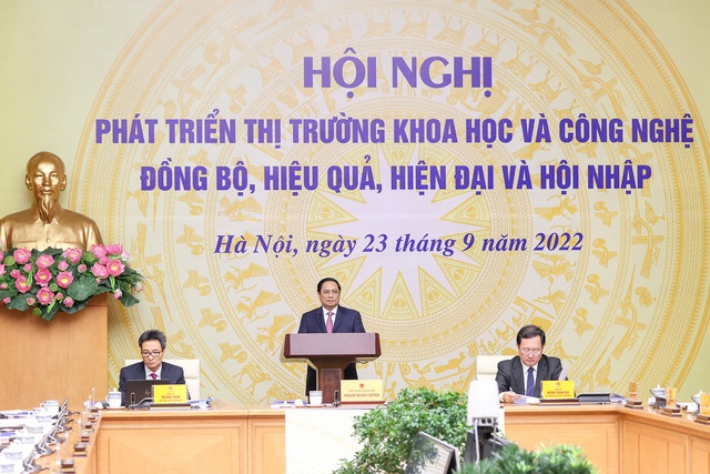 Thủ tướng đề nghị các đại biểu đề xuất các giải pháp đột phá để thị trường KHCN phát triển đồng bộ, hiệu quả, hiện đại và hội nhập trong thời gian tới. Ảnh VGP/Nhật Bắc