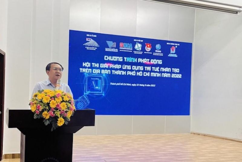 Giám đốc Sở Thông tin và Truyền thông TP Hồ Chí Minh Lâm Đình Thắng phát biểu tại lễ phát động 