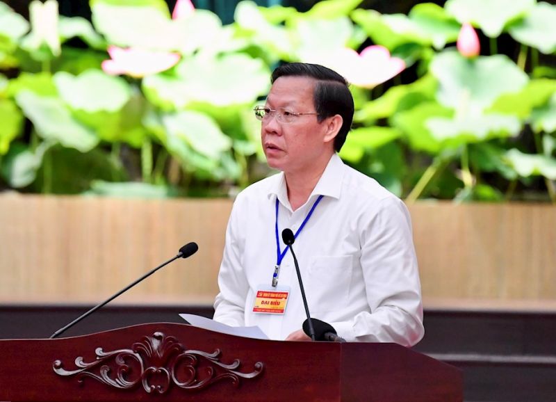 Chủ tịch UBND TPHCM Phan Văn Mãi báo cáo trước đoàn công tác Trung ương Đảng