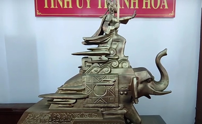 Mẫu phác thảo thiết kế tượng đài Bà Triệu.