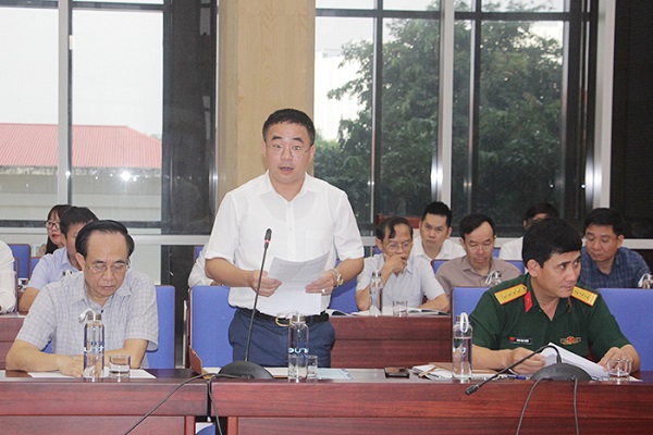 Ông Nguyễn Xuân Đức, Giám đốc Sở Kế hoạch và Đầu tư báo cáo tình hình giải ngân vốn đầu tư công năm 2022