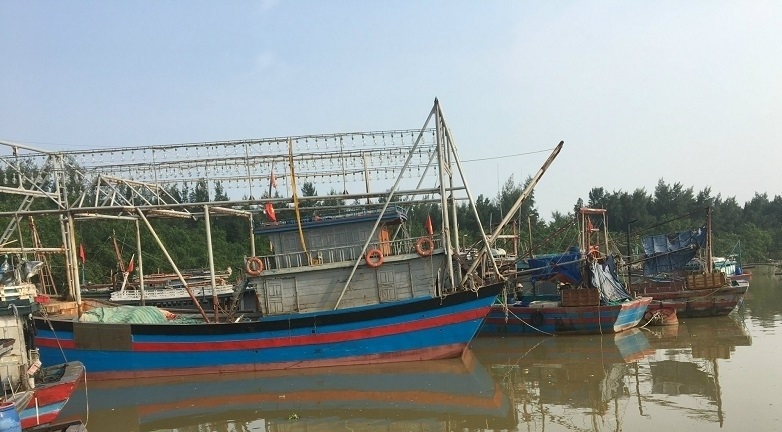 Nhiều tàu cá vào tránh trú tại Âu tránh trú bão cho phương tiện nghề cá phường Quảng Tiến, TP Sầm Sơn.