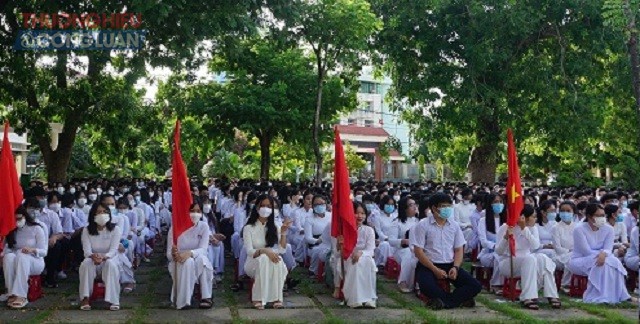 Kể từ sáng 29/9, tất cả học sinh tỉnh Bình Định sẽ đi học trở lại. Trong ảnh: Một góc sân Trường THPT Quốc học Quy Nhơn.