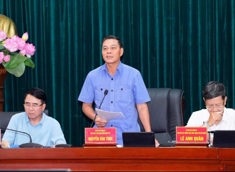 Chủ tịch UBND TP. Hải Phòng - ông Nguyễn Văn Tùng đưa ý kiến chỉ đạo tại phiên họp