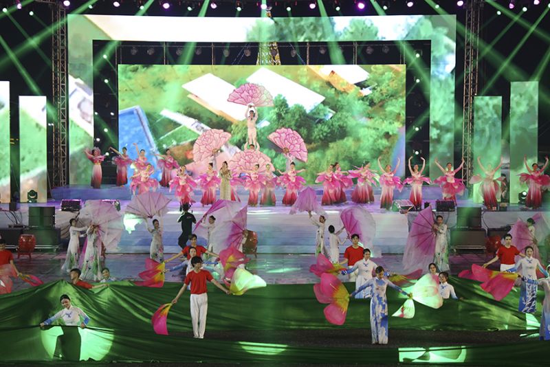 Nhiều tiết mục văn nghệ sôi động trong lễ Khai mạc Đại hội Thể dục Thể thao của tỉnh lần thứ VI Nhiều tiết mục văn nghệ sôi động trong lễ Khai mạc Đại hội Thể dục Thể thao của tỉnh lần thứ VI