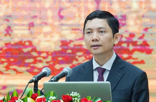Ông Bùi Nhật Quang, Chủ tịch Viện Hàn lâm Khoa học xã hội Việt Nam bị Bộ Chính trị kỷ luật cảnh cáo.