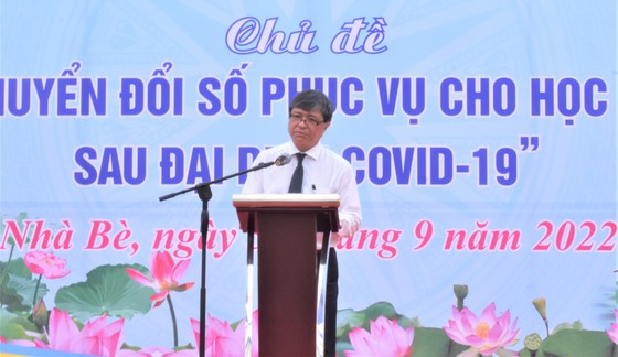 Giám đốc Sở GD-ĐT TPHCM NGuyễn Văn Hiếu phát biểu tại lễ khai mạc