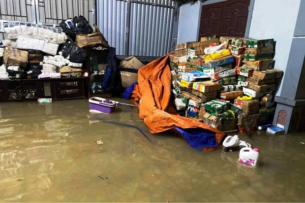 Nước vào nhà khiến nhiều tài sản của người dân ở huyện Quỳnh Lưu bị hư hỏng