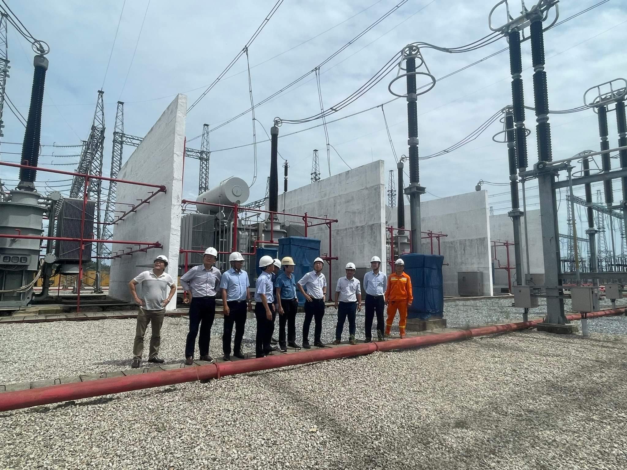 Đoàn công tác của EVNNPT kiểm tra TBA 500kV Dốc Sỏi, sáng ngày 28/9