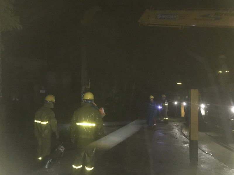 Xử lý ngay trong đêm sự cố gãy cột ở nhánh rẽ TBA Quỳnh Long 2, huyện Quỳnh Lưu, sớm cấp điện trở lại phục vụ nhân dân