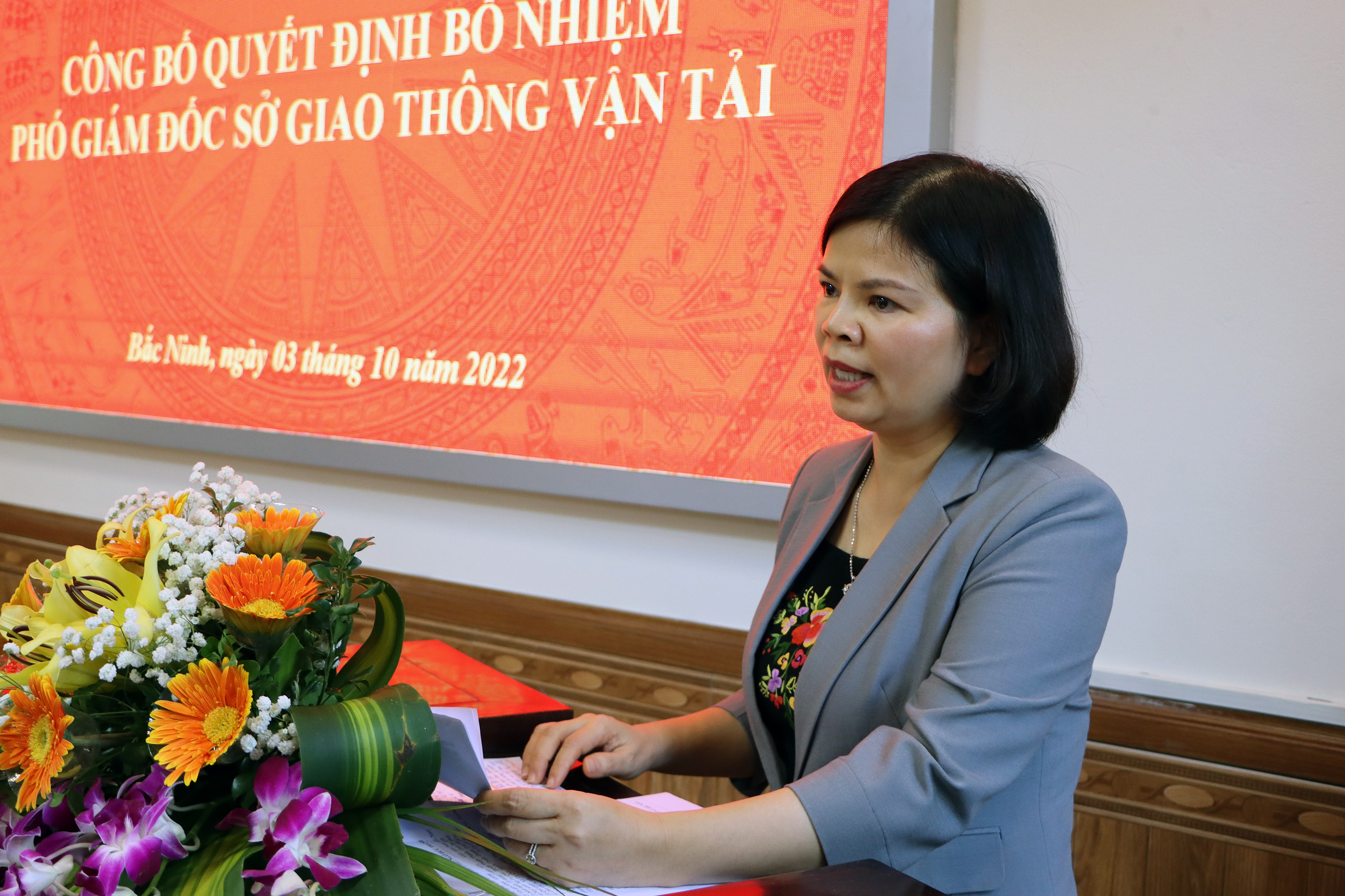 Chủ tịch UBND tỉnh Bắc Ninh Nguyễn Hương Giang phát biểu giao nhiệm vụ cho các tân Phó Giám đốc Sở GTVT. (Ảnh: Bá Đoàn)
