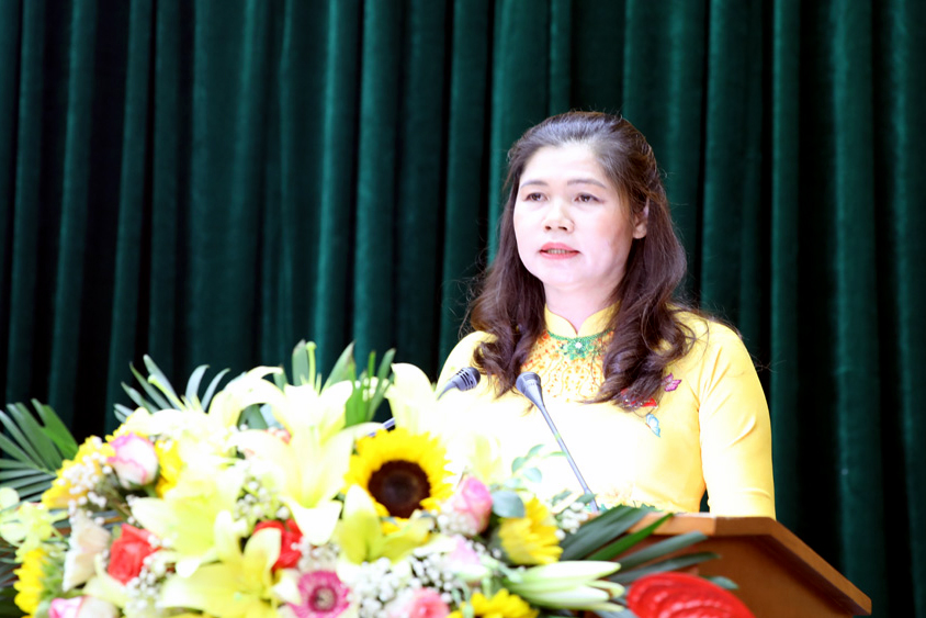Bà Lâm Thị Hương Thành - Phó Chủ tịch Thường trực HĐND tỉnh Bắc Giang - phát biểu bế mạc kỳ họp.