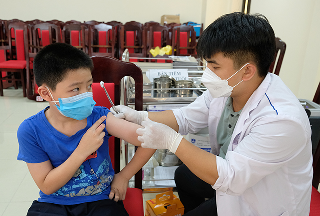 iêm vaccine COVID-19 cho trẻ từ 5 - dưới 12 tuổi. Ảnh Trần Minh