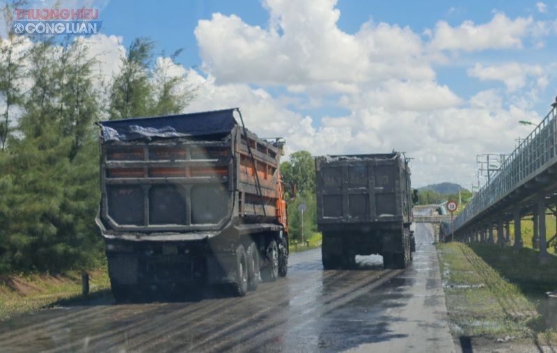 Đông Triều – Quảng Ninh: Xe chở than cám vận chuyển trên đường chuyên dụng?