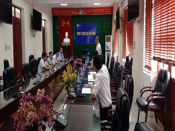Công ty Điện lực Bắc Giang làm việc với Trường Bách Khoa về đo sóng hài trên lưới điện các khu công nghiệp