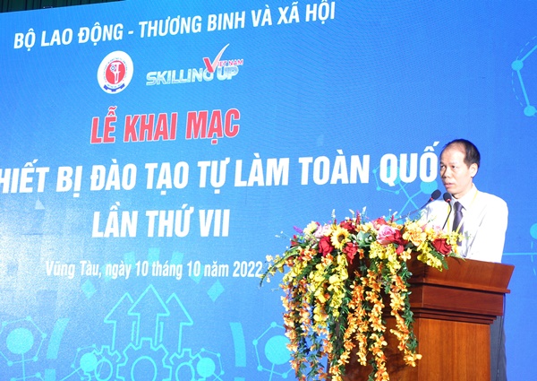 Ông Đỗ Năng Khánh Phó Tổng Cục trưởng Tổng cục Giáo dục Nghề nghiệp phát biểu khai mạc