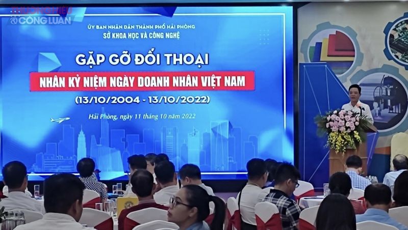 Ông Trần Quang Tuấn phát biểu chúc mừng các doanh nghiệp nhân ngày Doanh nhân Việt Nam