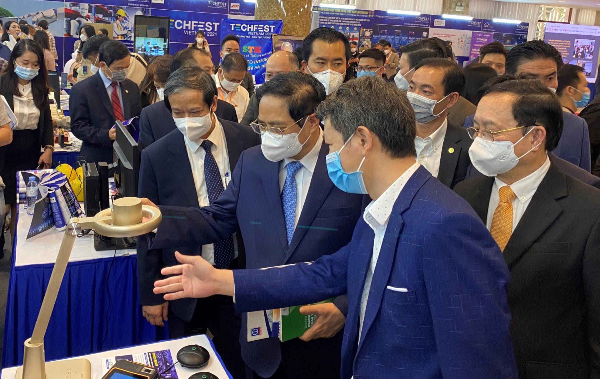 Sản phẩm đèn học thông minh được Thủ tướng cùng các Bộ trưởng trải nghiệm trực tiếp tại TechFest 2021